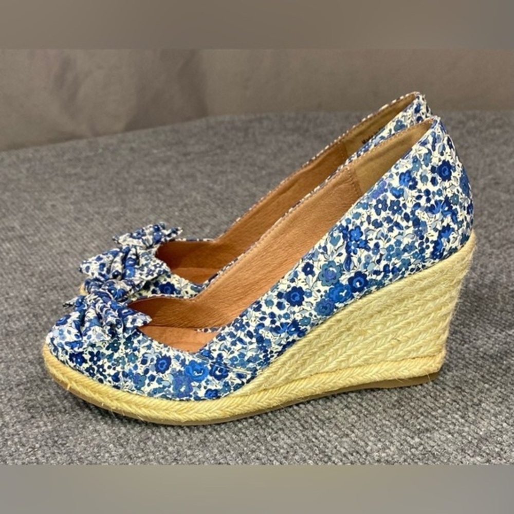 Lord  &  Taylor Espadrilles Women’s 7 Floral Wedge Peep Toe Bow Blue White